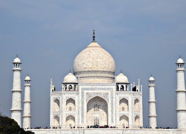Taj Mahal- dragostea încrustată în piatră