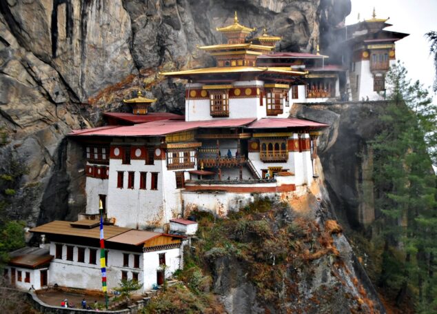 Tiger’s Nest: Simbolul spiritual al Bhutanului suspendat între cer și pământ