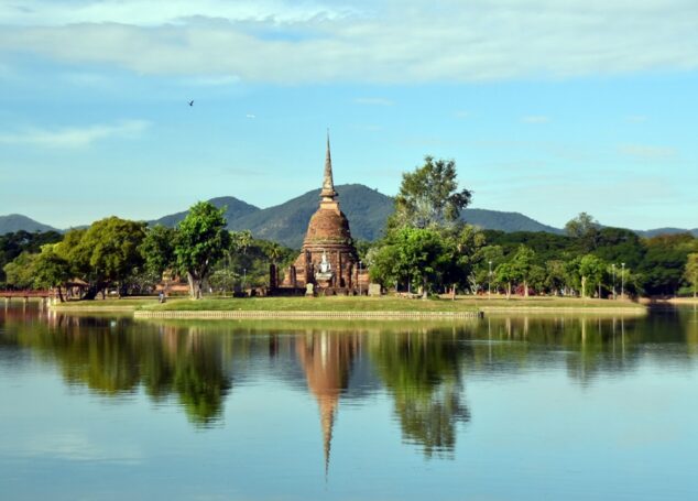 Sukhothai: Liniștea de piatră a primei capitale thailandeze (II)