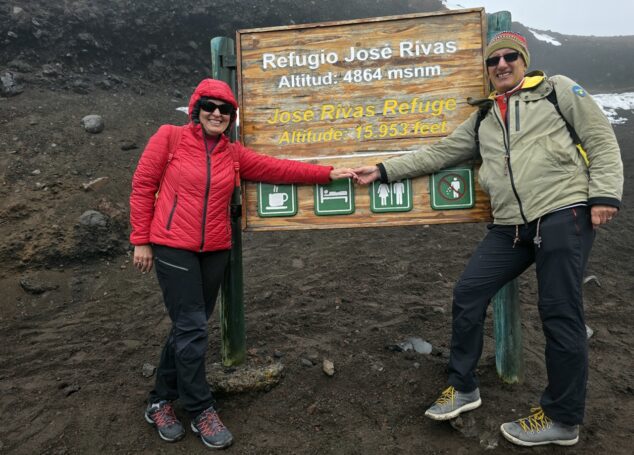 Ecuadorul neîmblânzit (II): Cotopaxi pentru toți. Drumeția de o zi până la refugiu