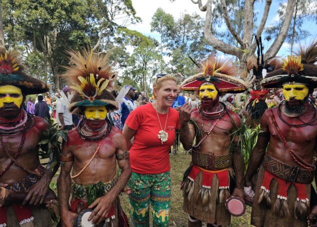 În inima Papua Noua Guinee: Secretele tribului Huli Wigmen și perucile lor sacre